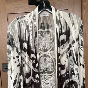Cover Charge Black and White Patterned Kimono